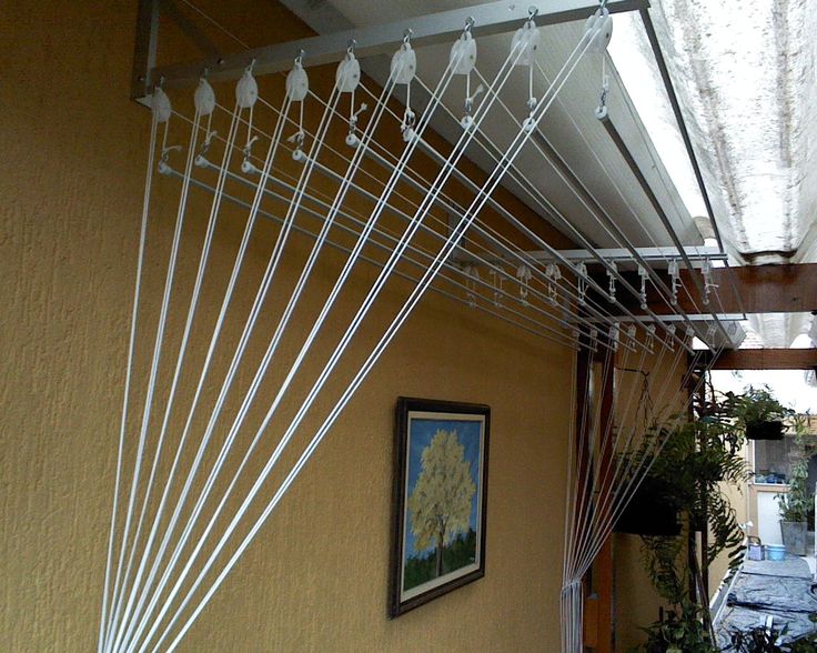 Wall hanger for drying clothes