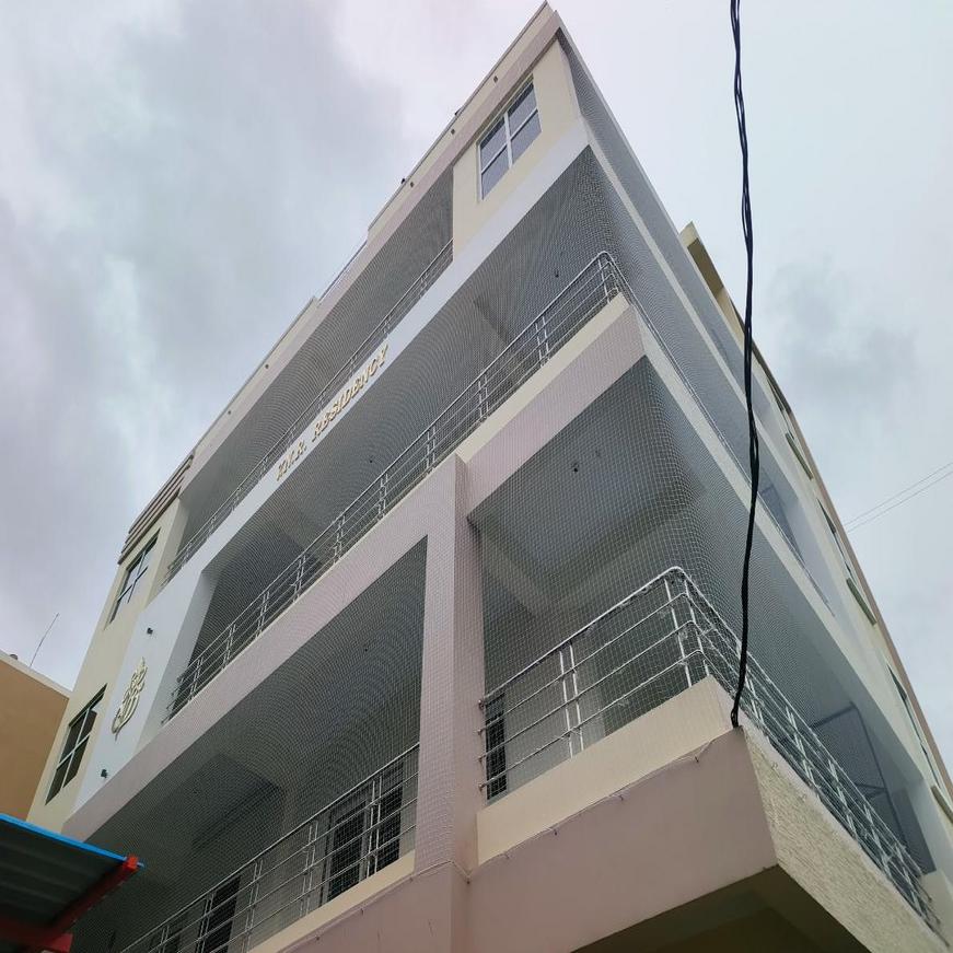 building COVERNING NETS